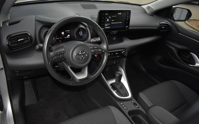 Toyota Yaris cena 85900 przebieg: 89575, rok produkcji 2020 z Mszczonów małe 172
